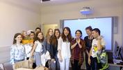 Jazyková škola CONFUCIUS jazyková škola: Studenti z letní školy s naší lektorkou Camelií.